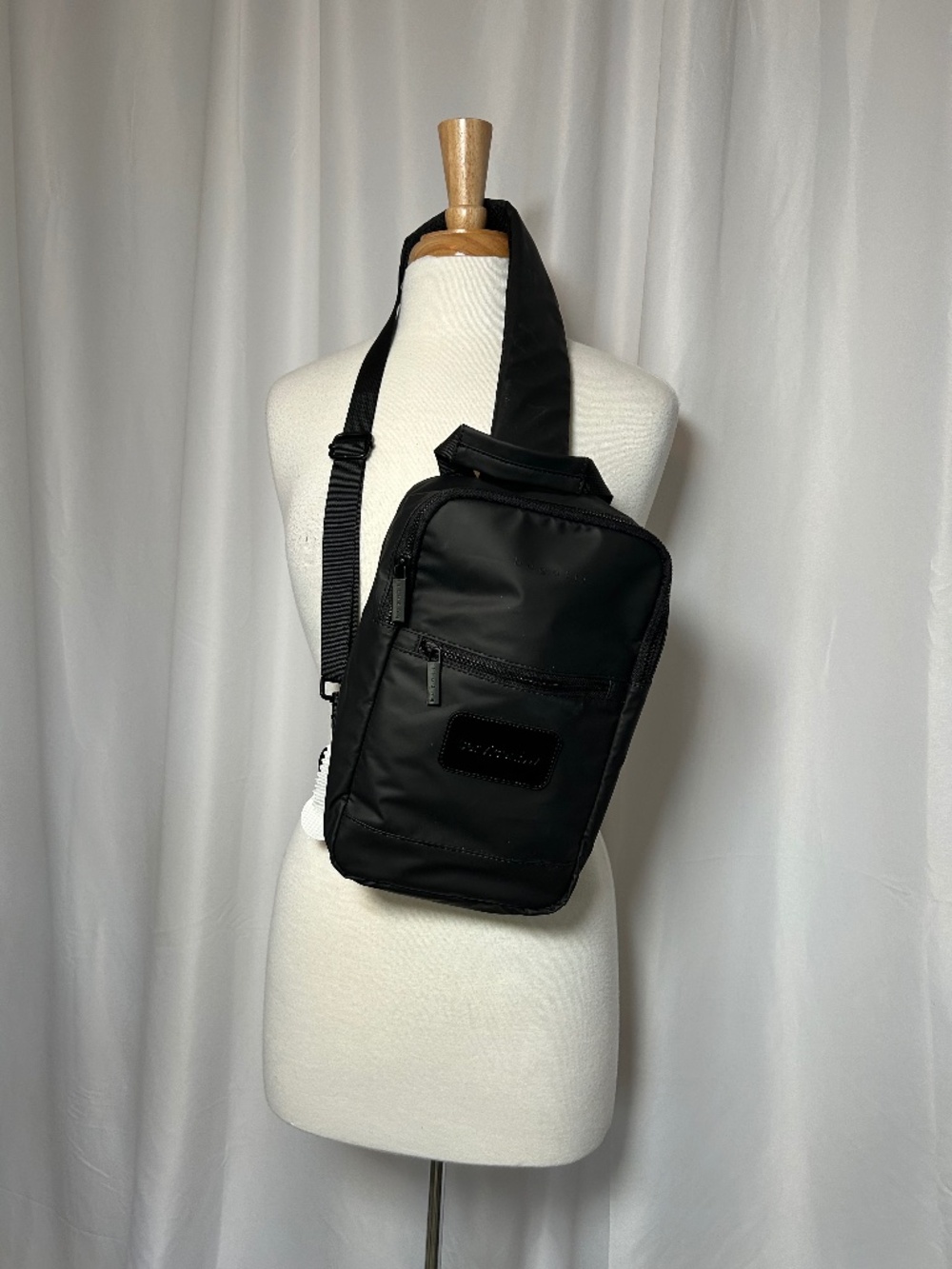 NWT BLACK BUGATTI MILE END SLING BAG
